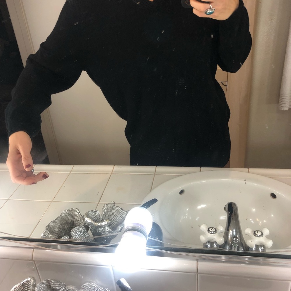 JOSH ABBOUD V NECK BLACK SWEATER